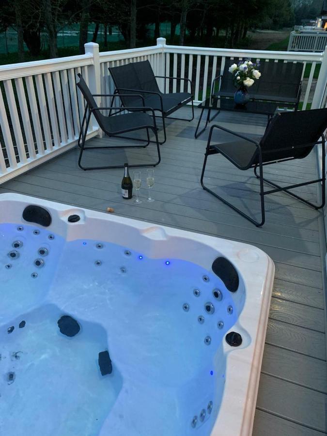 Graceland Lodge With Hot Tub Barmby on the Moor Exteriér fotografie